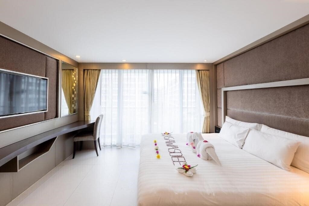 Фото Azure Hotel Pattaya 4*