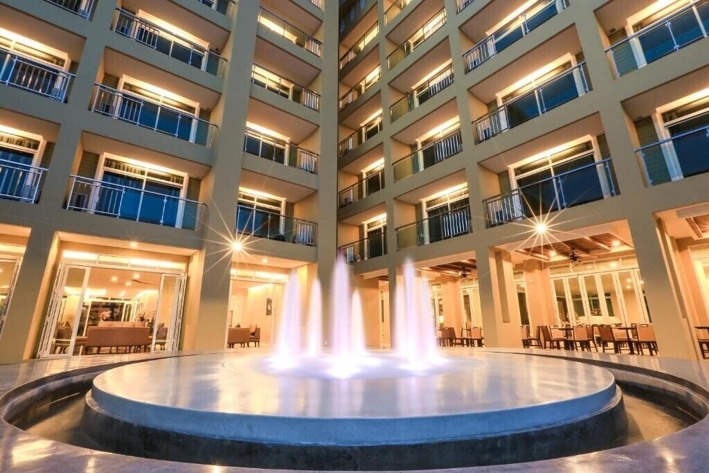 Отель Crystal Palace Pattaya 3*