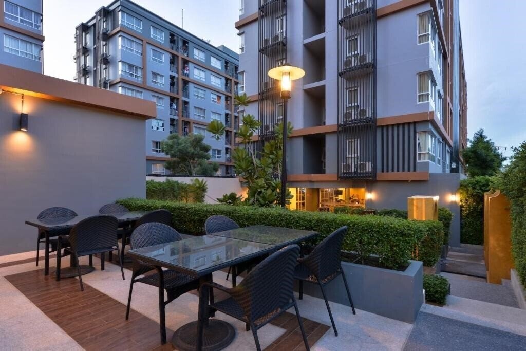 Фото The Grass Serviced Suites Pattaya 4*