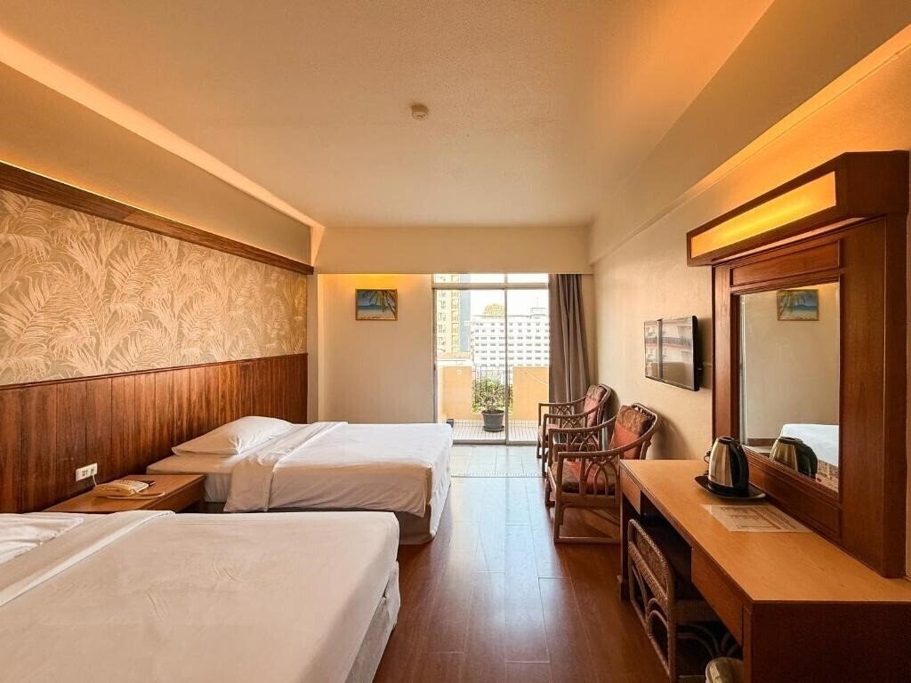 Фото Golden Beach Hotel Pattaya 3*