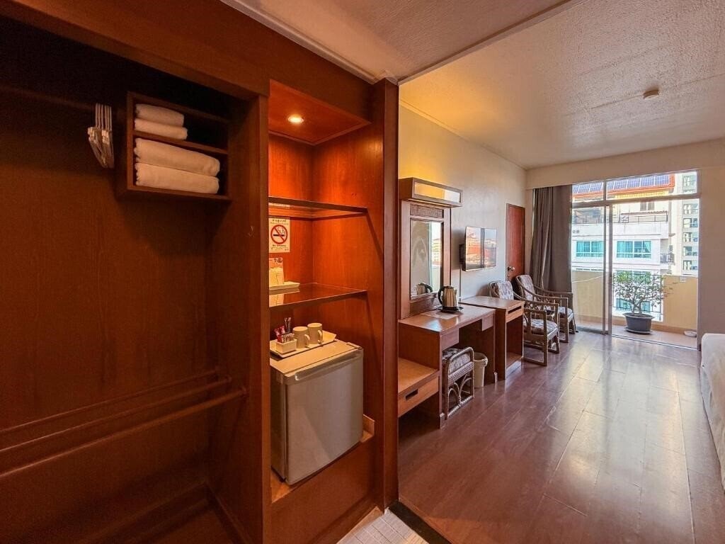 Фотографія Golden Beach Hotel Pattaya 3*