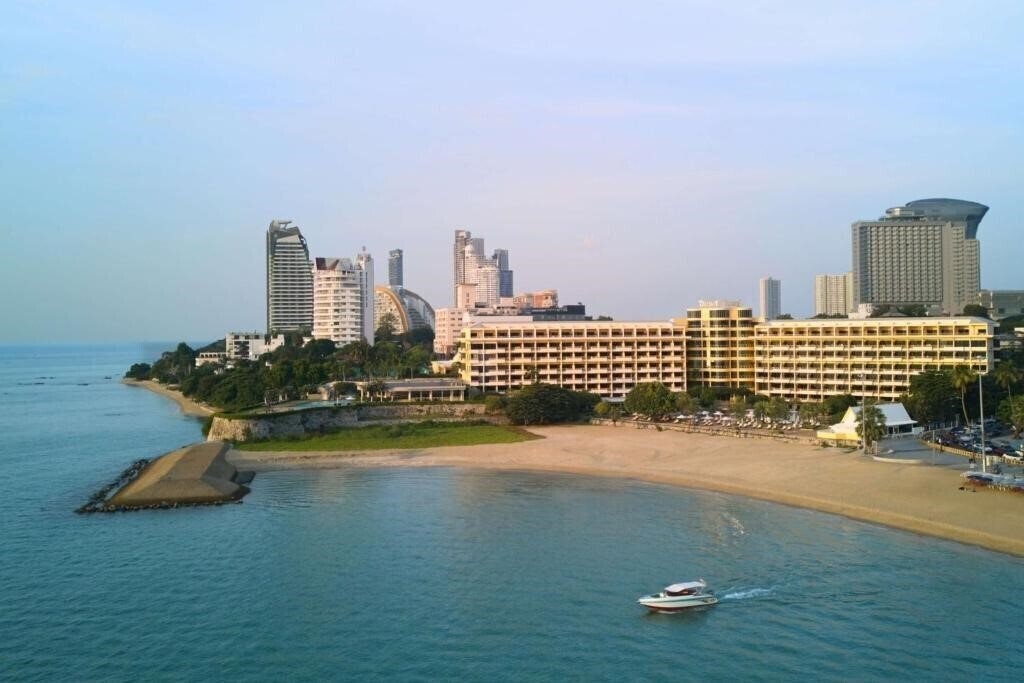 Отель Dusit Thani Pattaya 5*