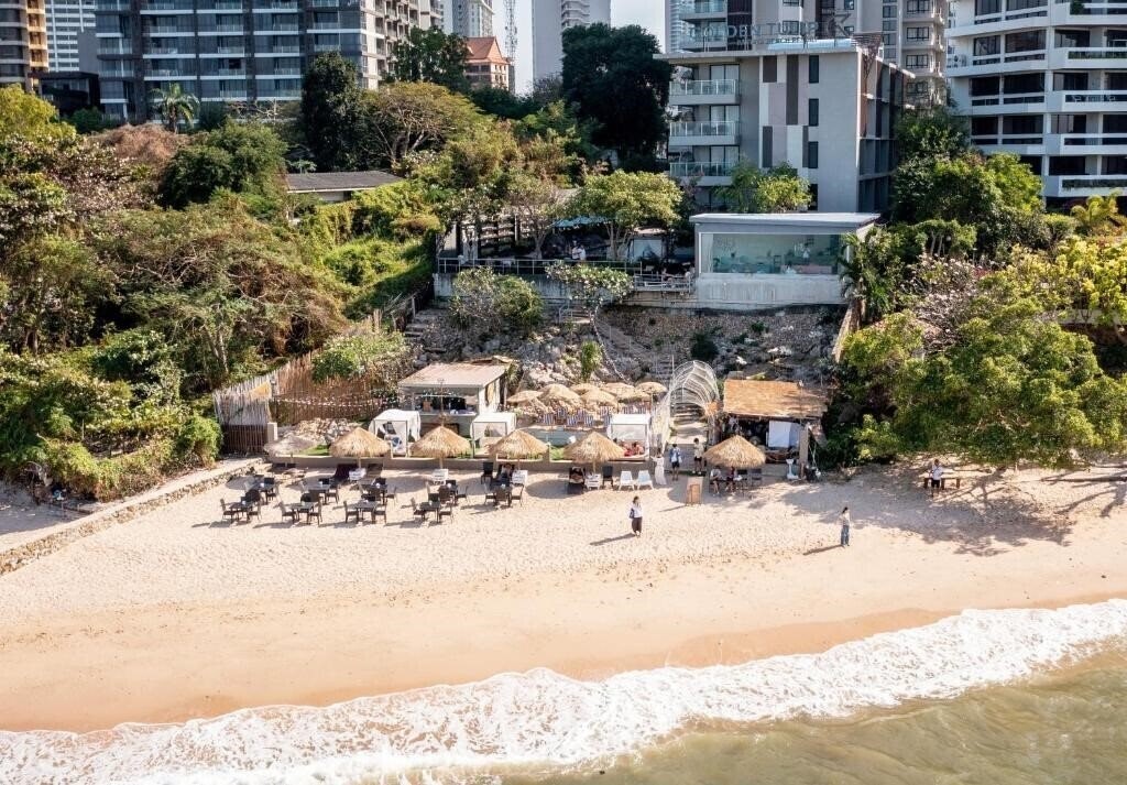 Фото Mayaana Beach Resort Pattaya 4*