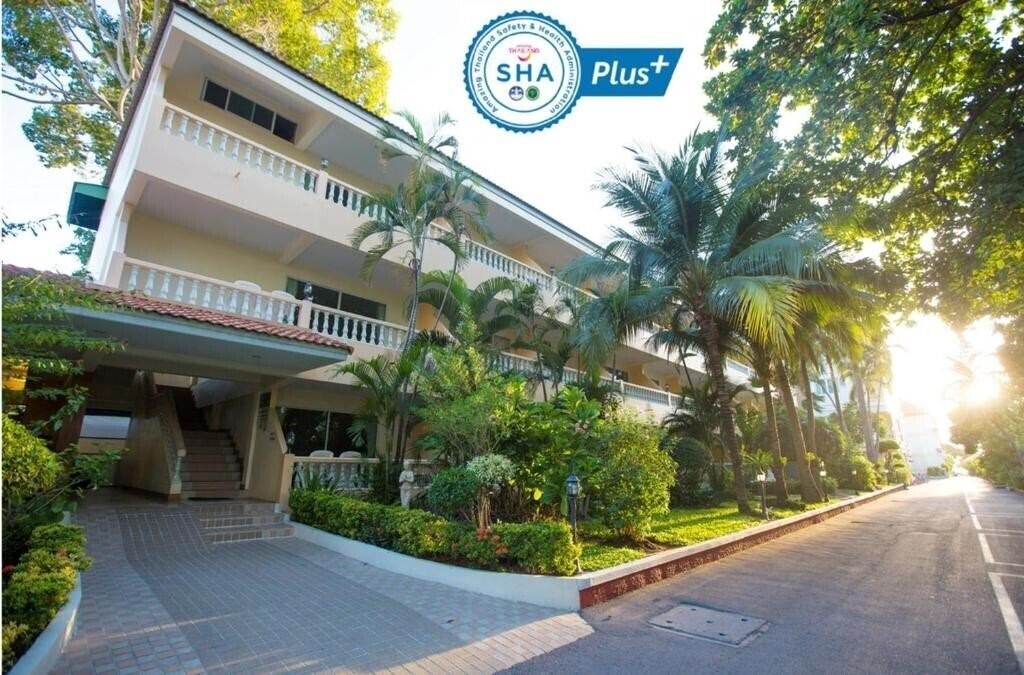 Готель Twin Palms Resort 3*