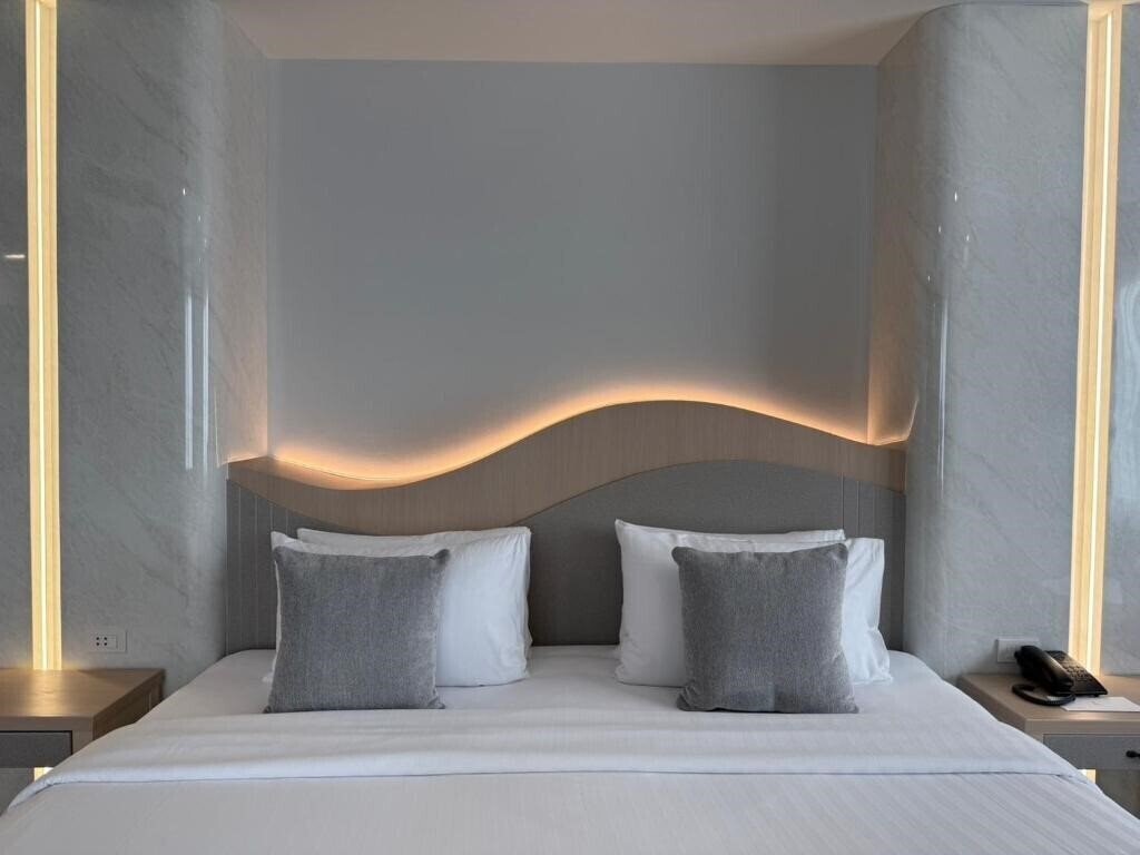 Отель Empress Pattaya Hotel 2*