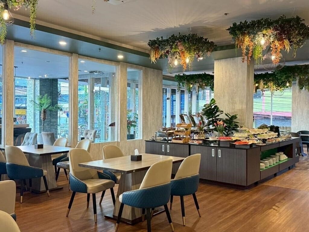 Картинка Empress Pattaya Hotel 2*