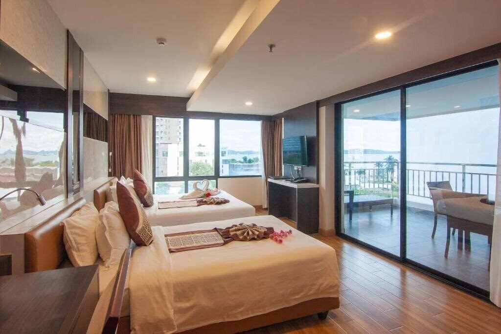 Фото Golden Jomtien Beach Hotel 4*