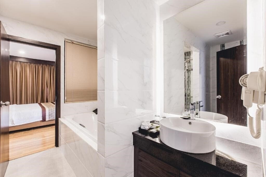 Фотография Golden Jomtien Beach Hotel 4*