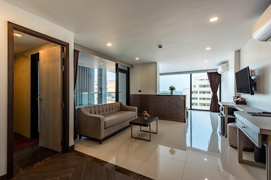Фотографія Blackwoods Hotel Pattaya 5*