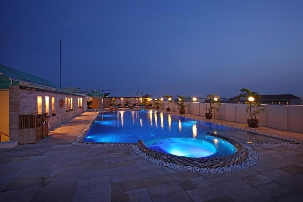 Фотографія Nova Suites 4*