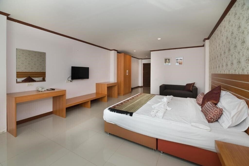 Фото Regenta Central Residency 3*