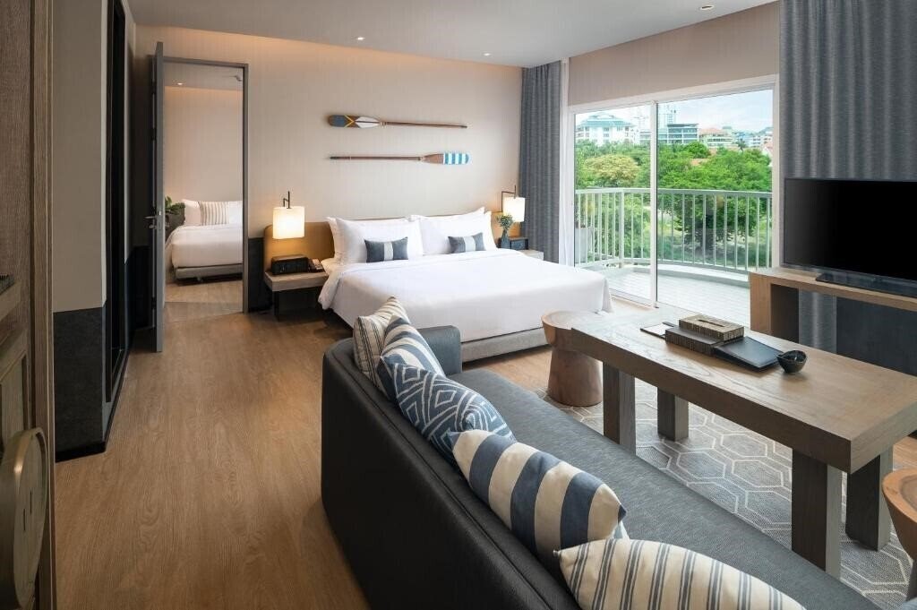 Фото Cross Pattaya Pratamnak 5*