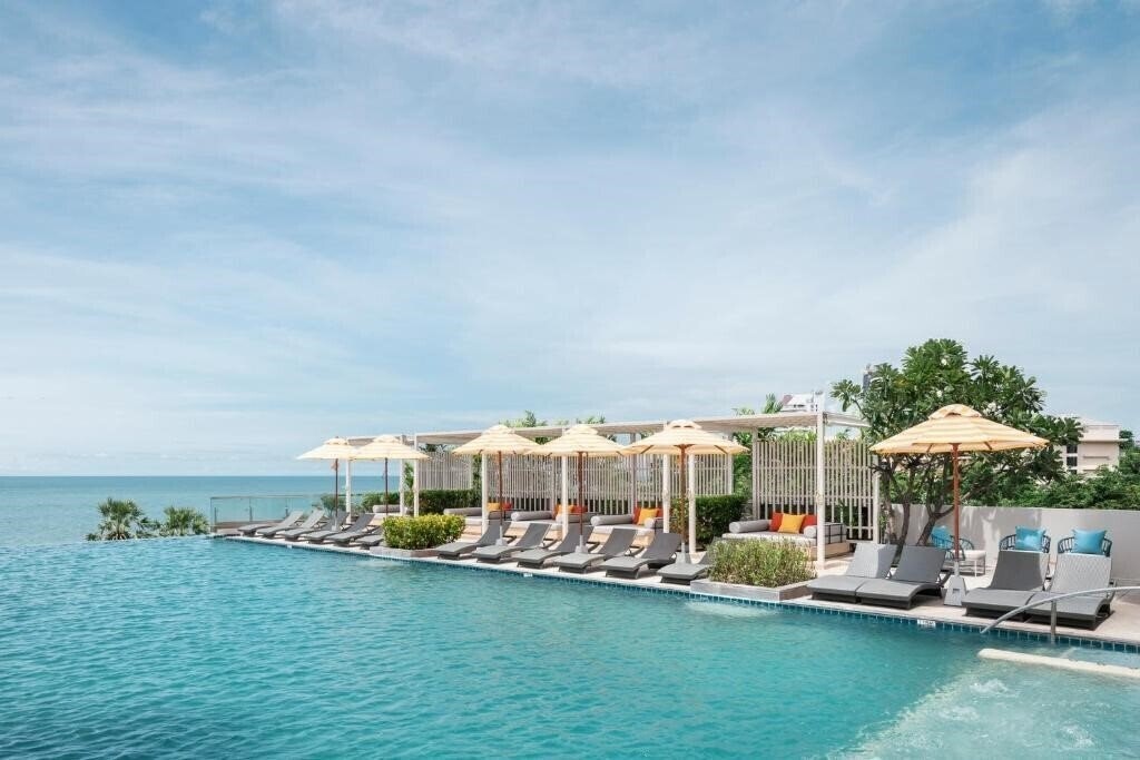 Фотографія Elong Hotel Pattaya Jomtien Beach 5*