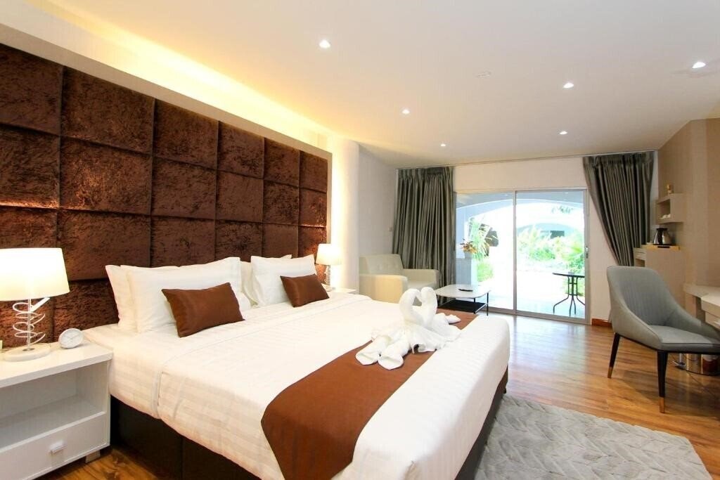Фото Pooh Beach Resort & SPA 4*