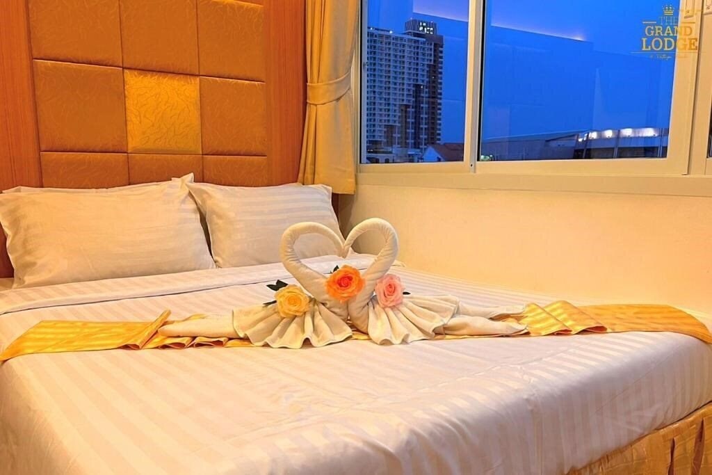 Фотографія The Grand Lodge Pattaya 3*