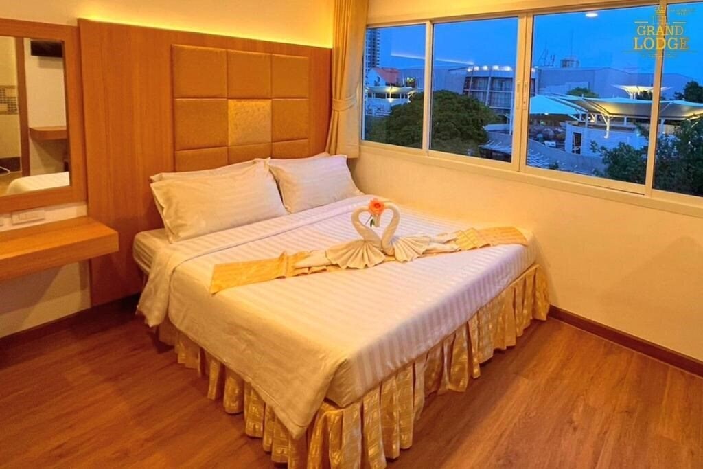 Зображення The Grand Lodge Pattaya 3*