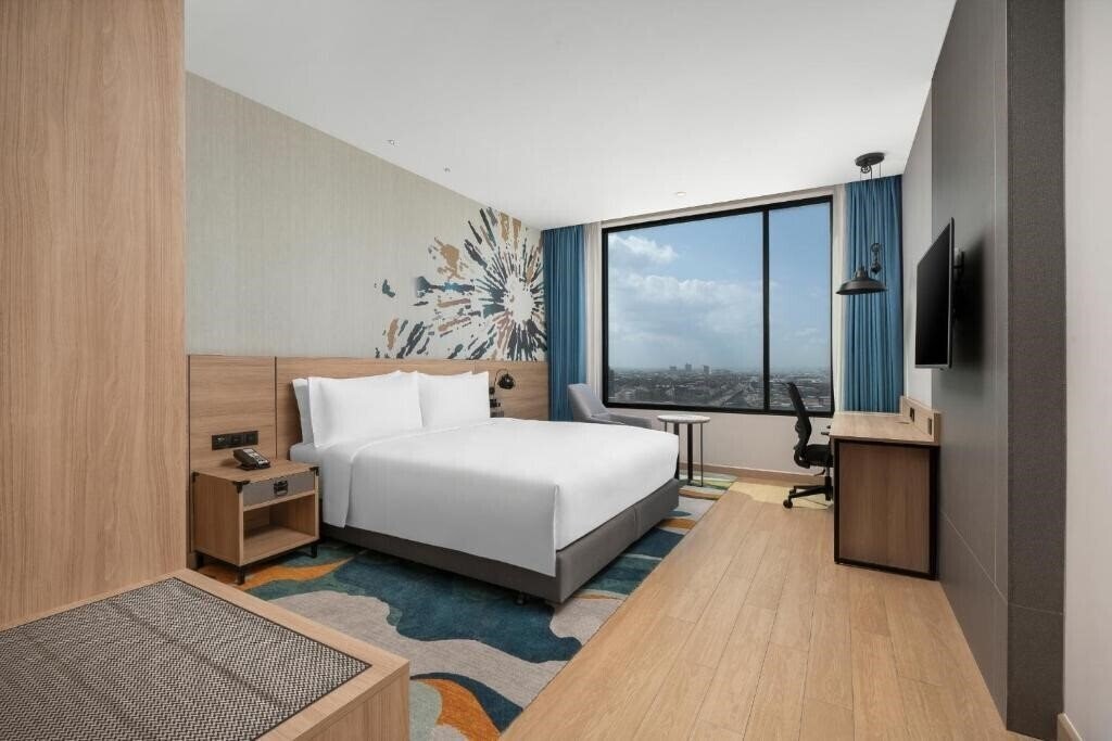 Изображение Holiday Inn & Suites Siracha Laemchabang 4*