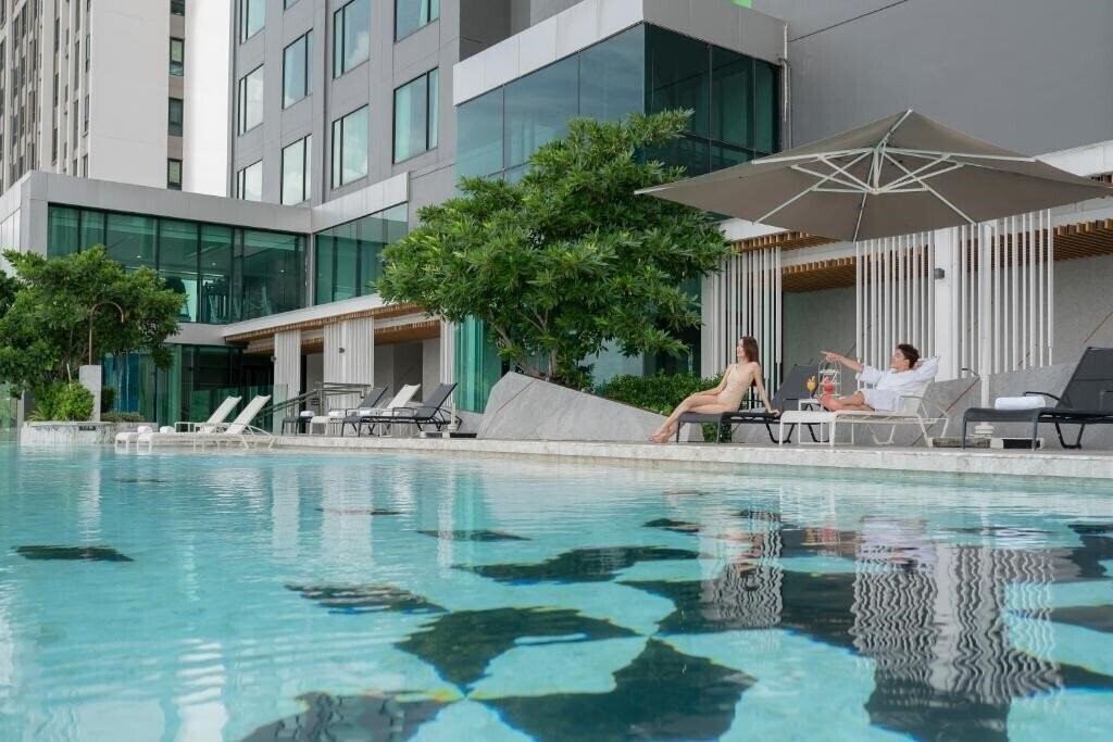 Картинка Holiday Inn & Suites Siracha Laemchabang 4*