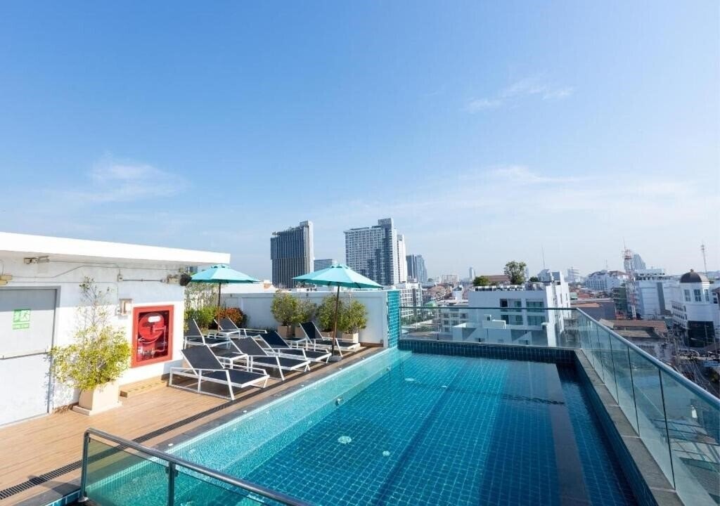 Отель Holiday Inn Express Pattaya Central 3*