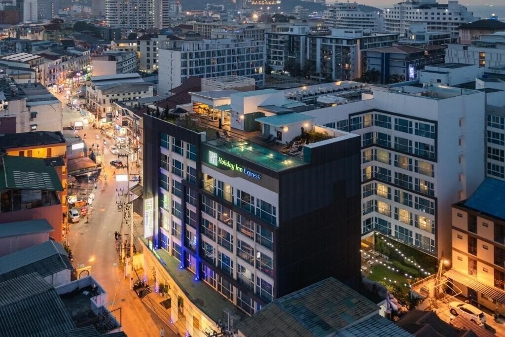 Фото Holiday Inn Express Pattaya Central 3*