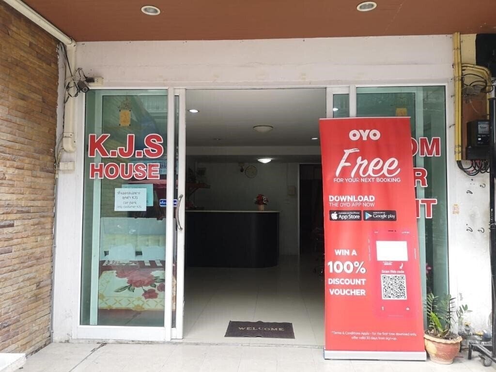Готель OYO 75414 KJS Pattaya 2*