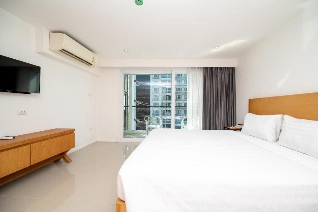 Фото Fourium Pattaya Hotel & Serviced Residence 3*
