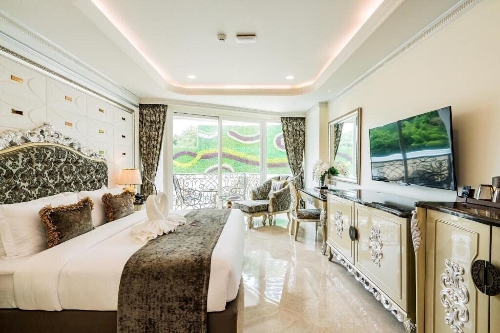 Отель LK Emerald Beach 4*
