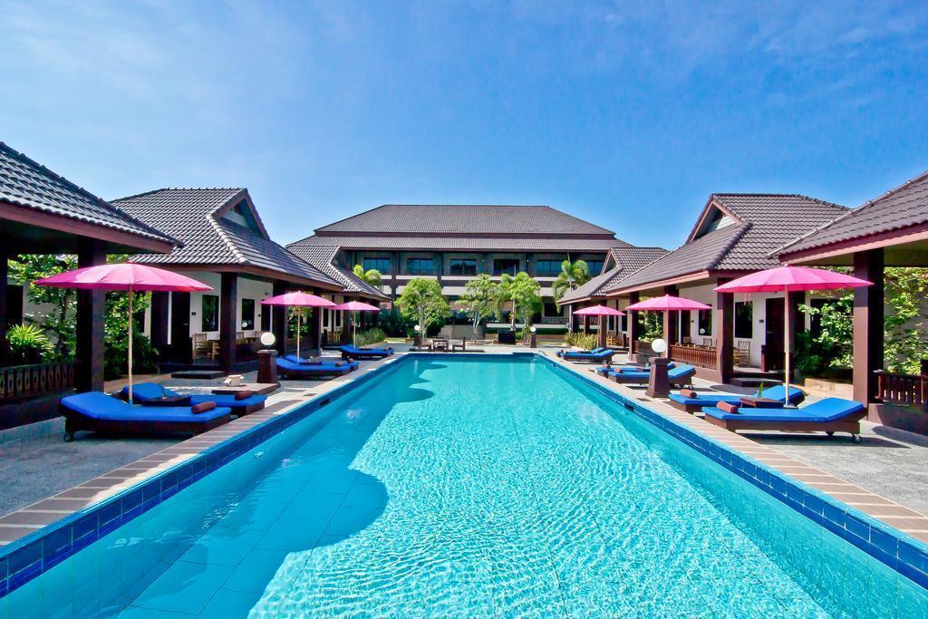 Готель Rose Bay Resort 3*