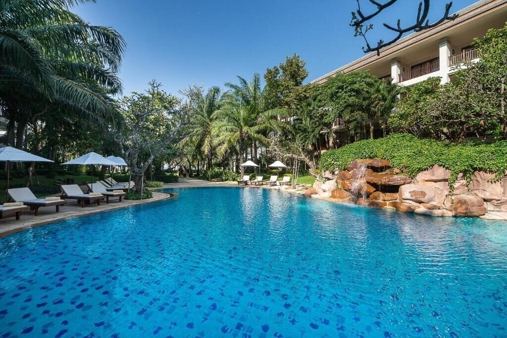 Готель Ravindra Beach Resort 5*
