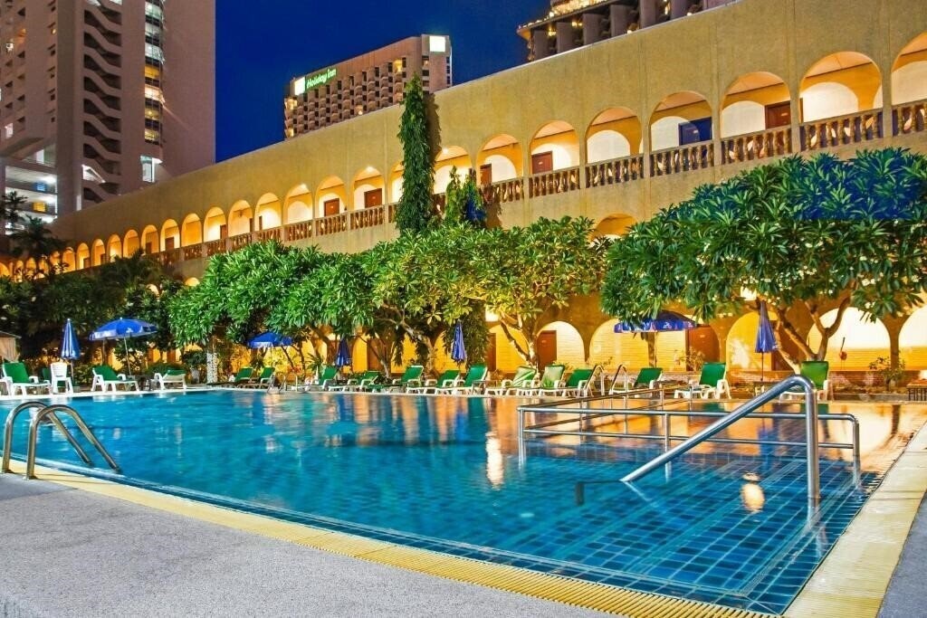 Фотографія S Lodge Pattaya 3*