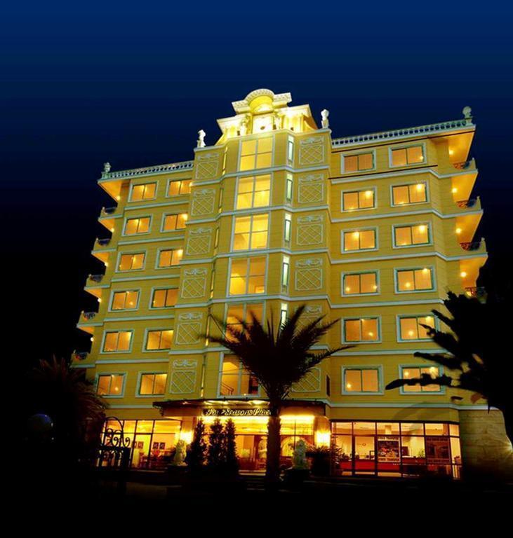 Фото Four Seasons Place 4*