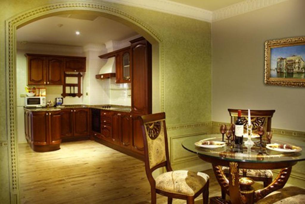 Картинка Four Seasons Place 4*
