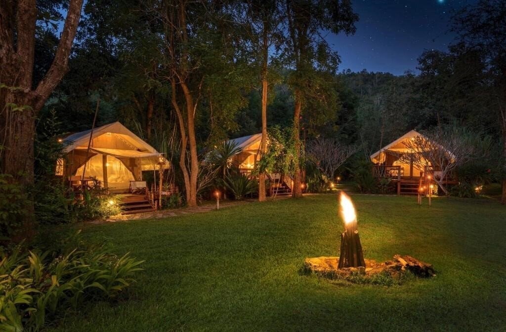 Готель Hintok River Camp Hellfire Pass 2*