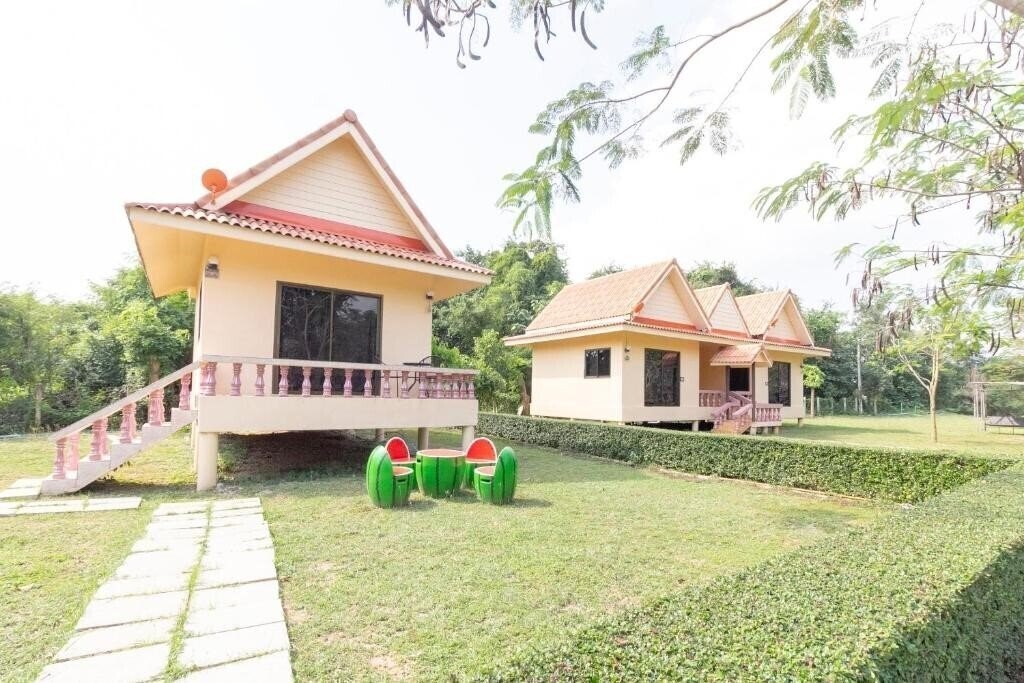 Готель Oyo 75359 Thaiburi Thara Resort 2*