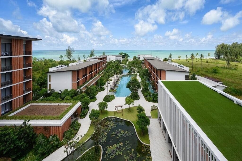 Отель Pullman Khao Lak Katiliya Resort & Villas 5*