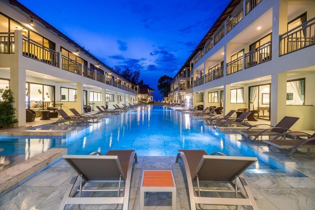 Готель Hive Khaolak Beach Resort (ex. Khao Lak Diamond Beach Resort) 4*
