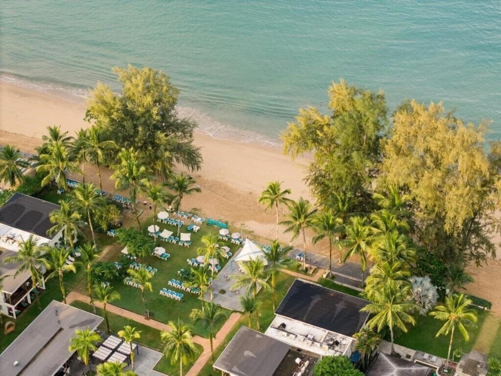 Отель The Briza Beach Resort Khao Lak 4*