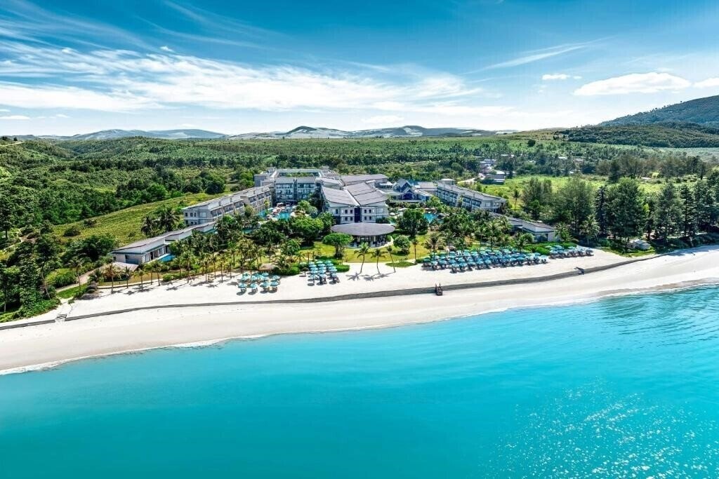 Готель Le Meridien Khao Lak Resort & Spa 5*