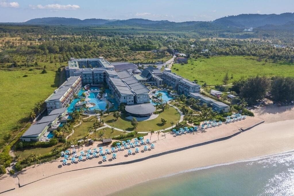 Картинка Le Meridien Khao Lak Resort & Spa (ex. Bangsak Merlin Resort) 5*