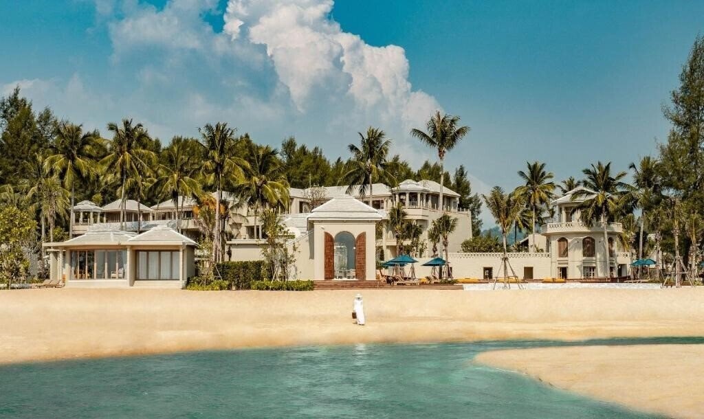 Отель Devasom Khao Lak Beach Resort & Villas 5*