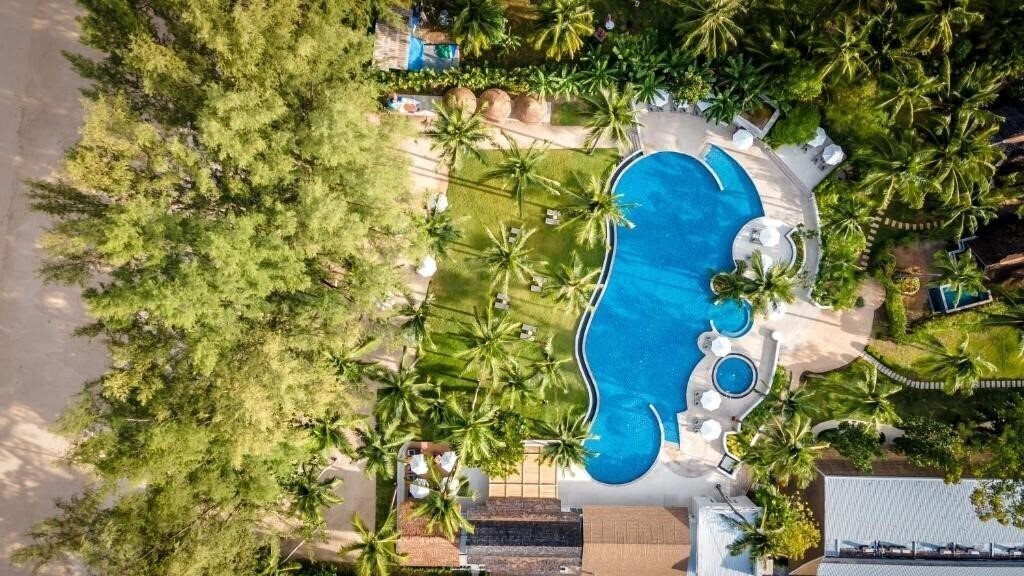 Отель Outrigger Khao Lak Beach Resort 5*