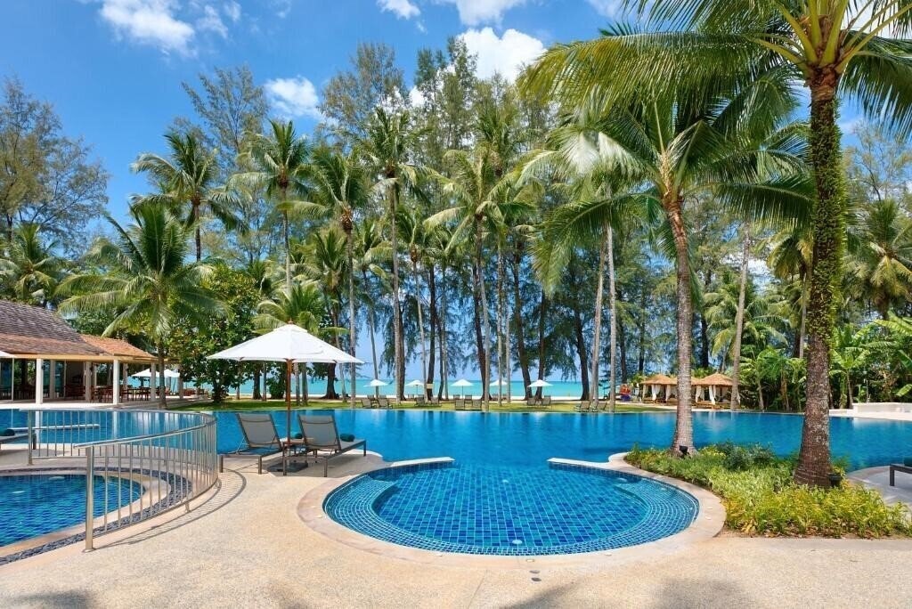 Фотография Outrigger Khao Lak Beach Resort (ex. Royal Bangsak Beach Resort) 5*