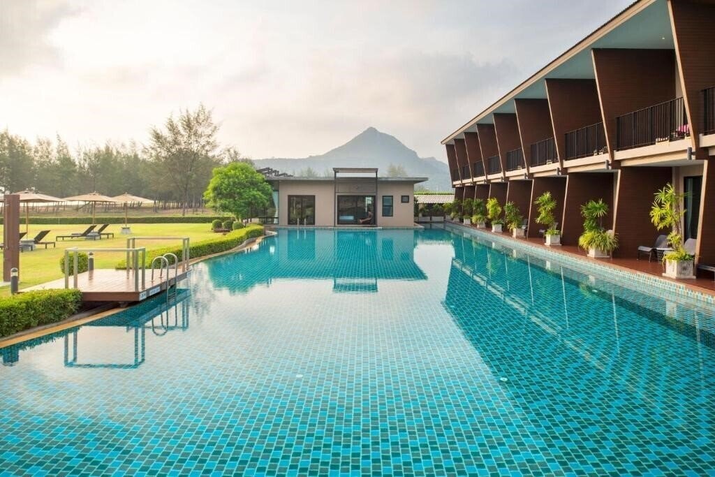 Отель La Isla Pranburi Beach Resort 4*