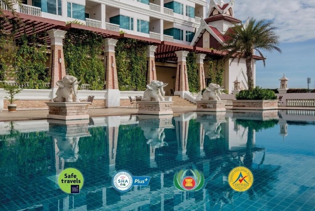 Отель Grand Pacific Sovereign Resort 5*