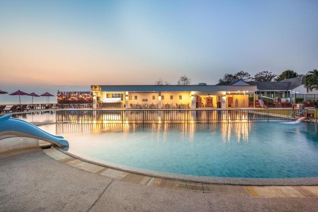 Отель Chom View Hotel Hua Hin 3*