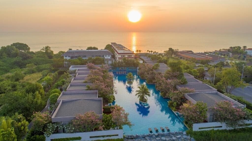 Изображение Avani Hua Hin Resort & Villas 5*