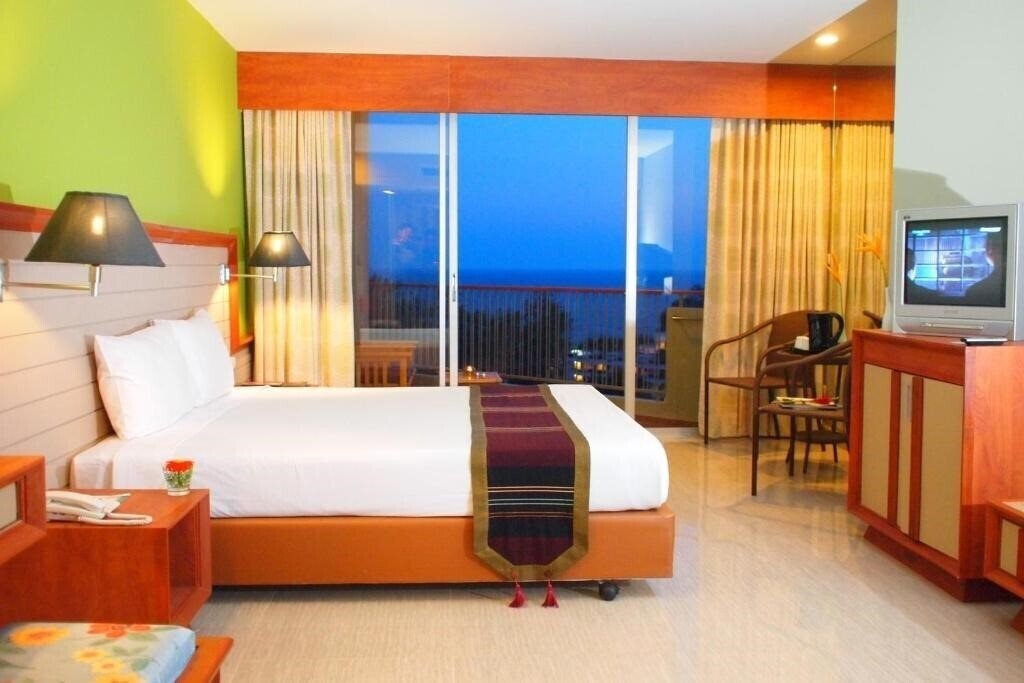Зображення Long Beach Cha-Am Hotel 3*