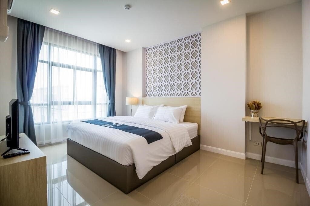 Отель Triple Z Hotel 3*
