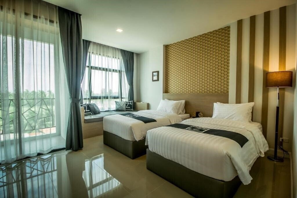 Фото Triple Z Hotel 3*