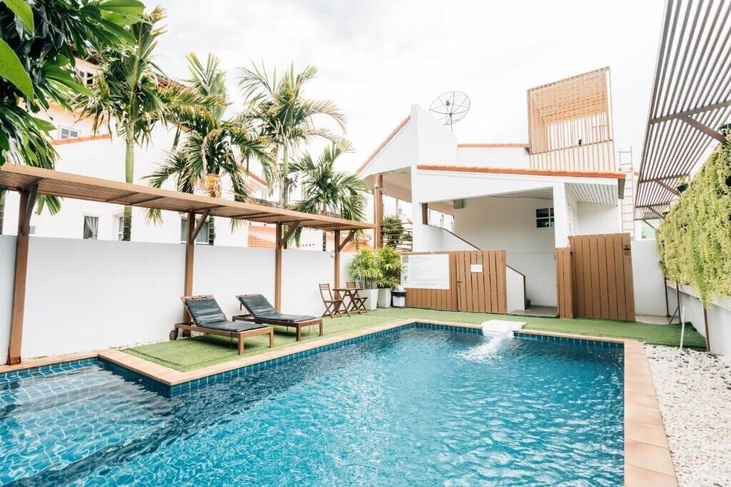 Готель Talay Hotel & Villa 3*